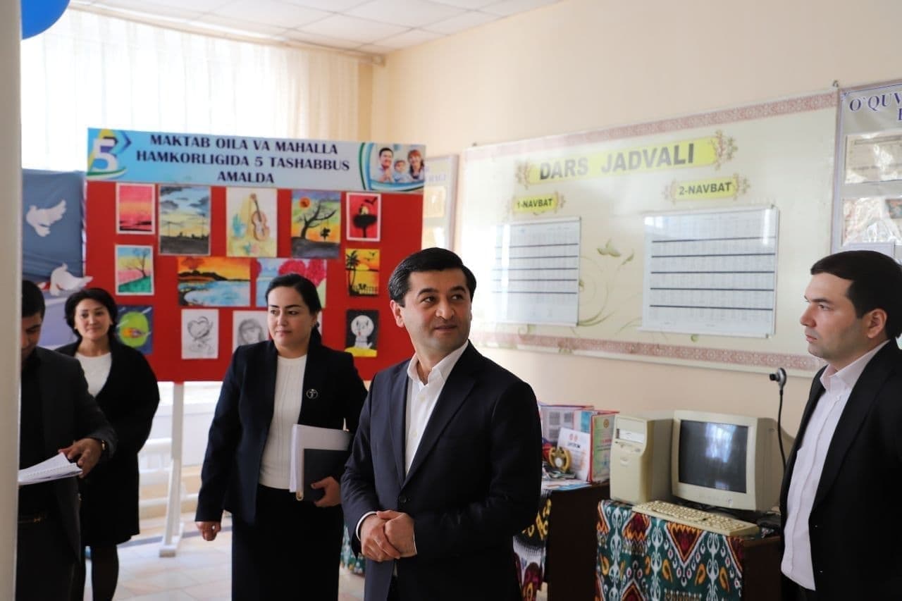 Халқ таълими вазири самарқандлик ўқитувчилар билан учрашди: “Жамиятнинг ўзгариши сиздан бошланиши лозим”