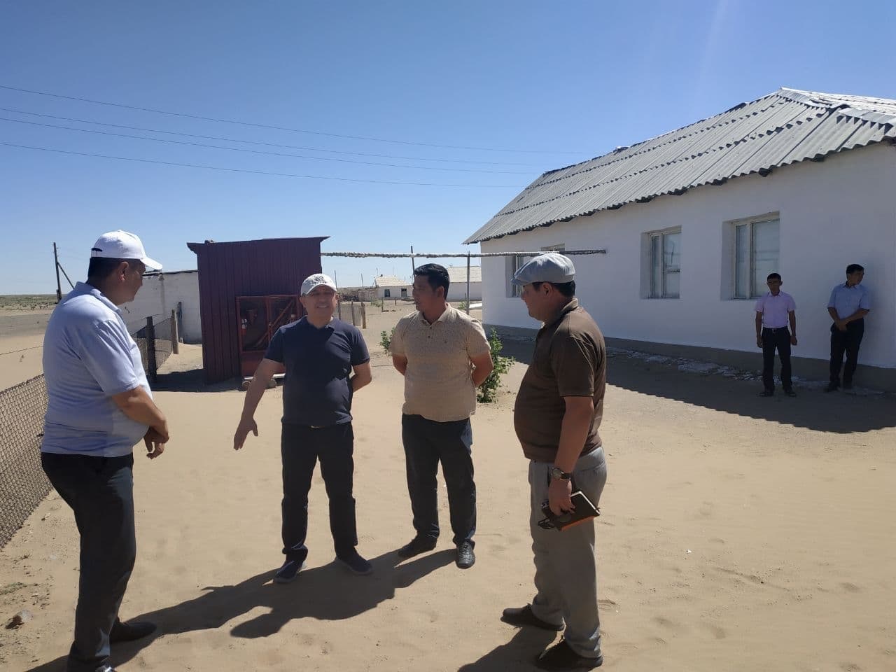 Халқ таълими вазирининг ўринбосари Навоий вилоятининг олис ҳудудларидаги мактабларда бўлди