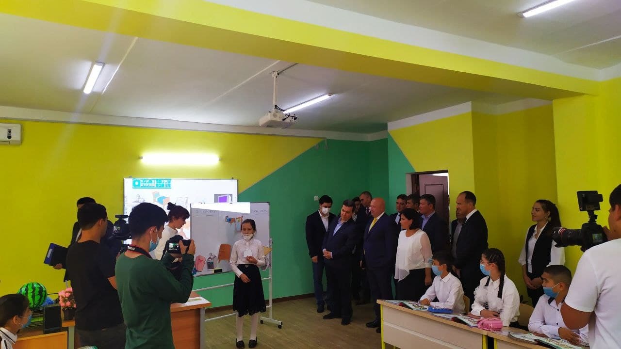Самарқанддаги мактаб Beeline компанияси томонидан замонавий жиҳозланди
