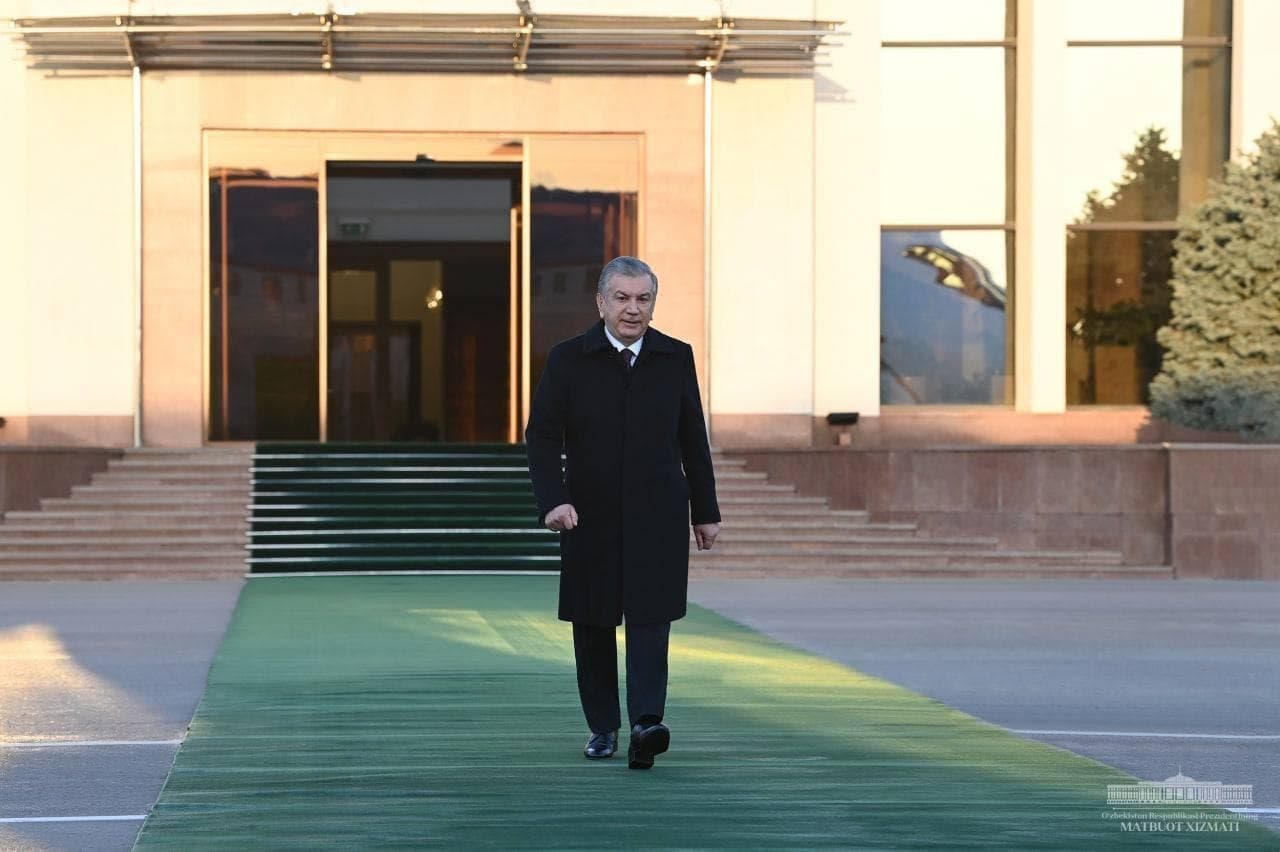 Shavkat Mirziyoyev Rossiyaga jo'nab ketdi