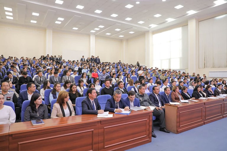 «Сделать из учеников студентов без помощи репетитора — в ваших руках» - министр народного образования встретился с будущими учителями