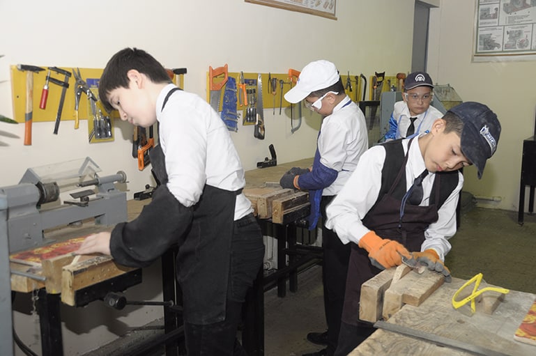 2022-2023 ўқув йилидан бошлаб мактаб ўқувчилари камида битта касбга ўқитилади