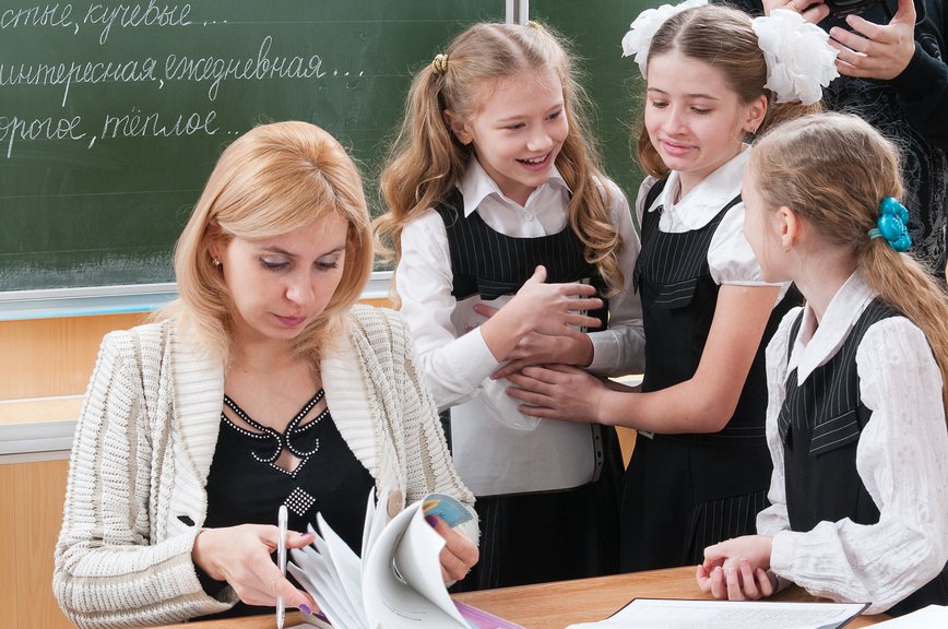 Руководитель класса выбирается по следующим критериям