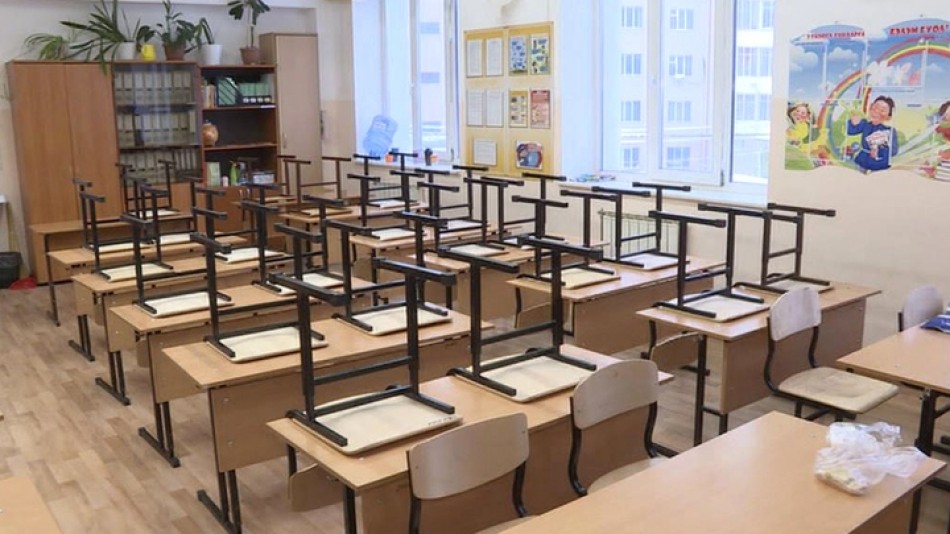 Может ли учитель не ходить на работу во время каникула?‌‌