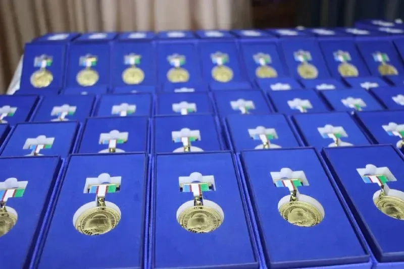 Joriy yil necha nafar 11-sinf bitiruvchisi oltin va kumush medallar bilan taqdirlandi?