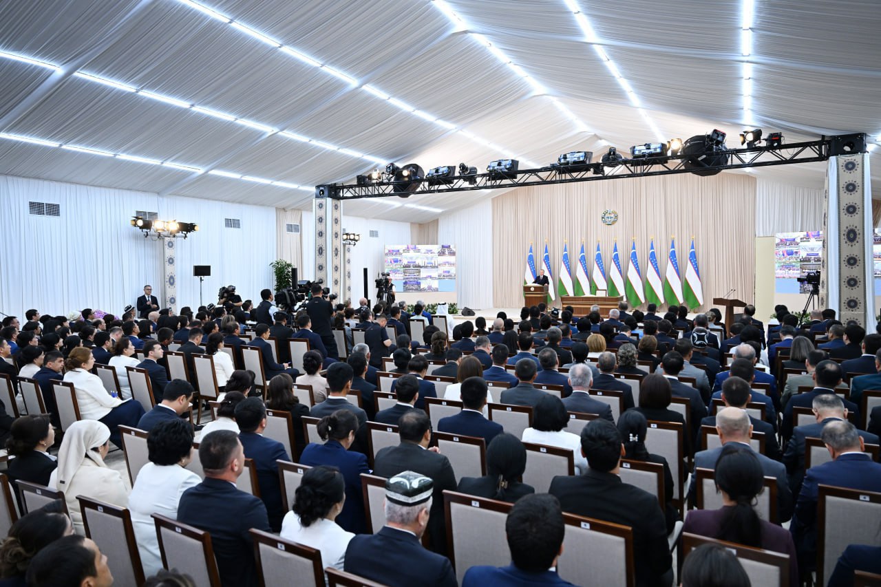 O‘qituvchi va murabbiylar kuni oldidan Shavkat Mirziyoyev o‘qituvchilarni qo‘llab-quvvatlash bo‘yicha qator tashabbuslarni ilgari surdi